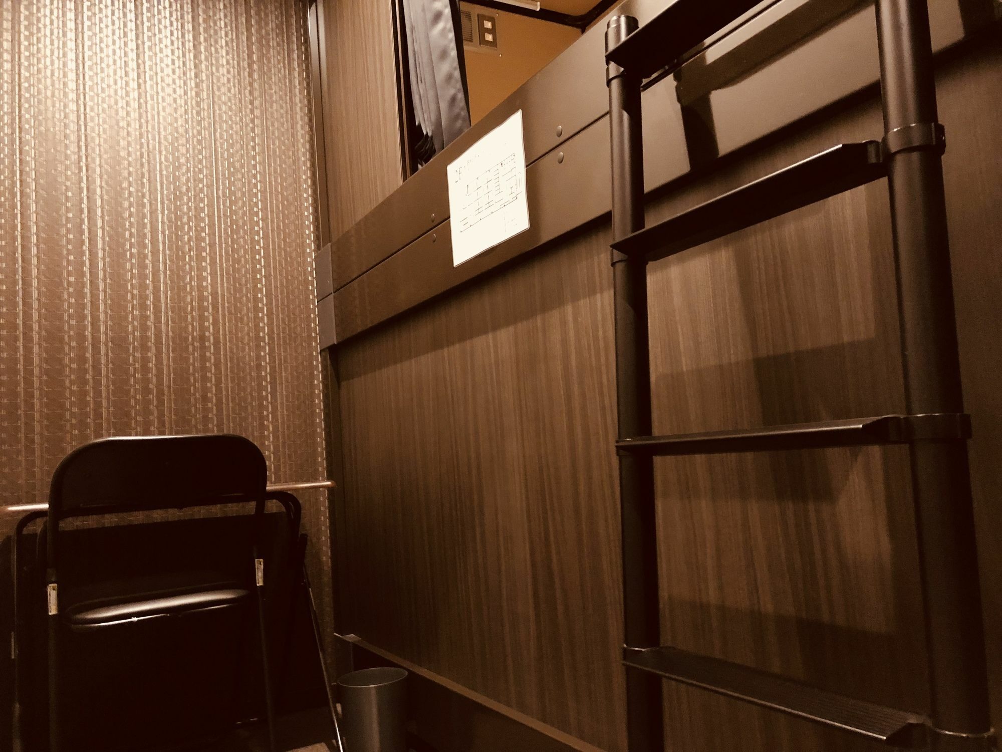 Capsule Hotel Hakodate Buitenkant foto